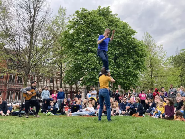Passing Swiftly - cirque acrobatie et poésie