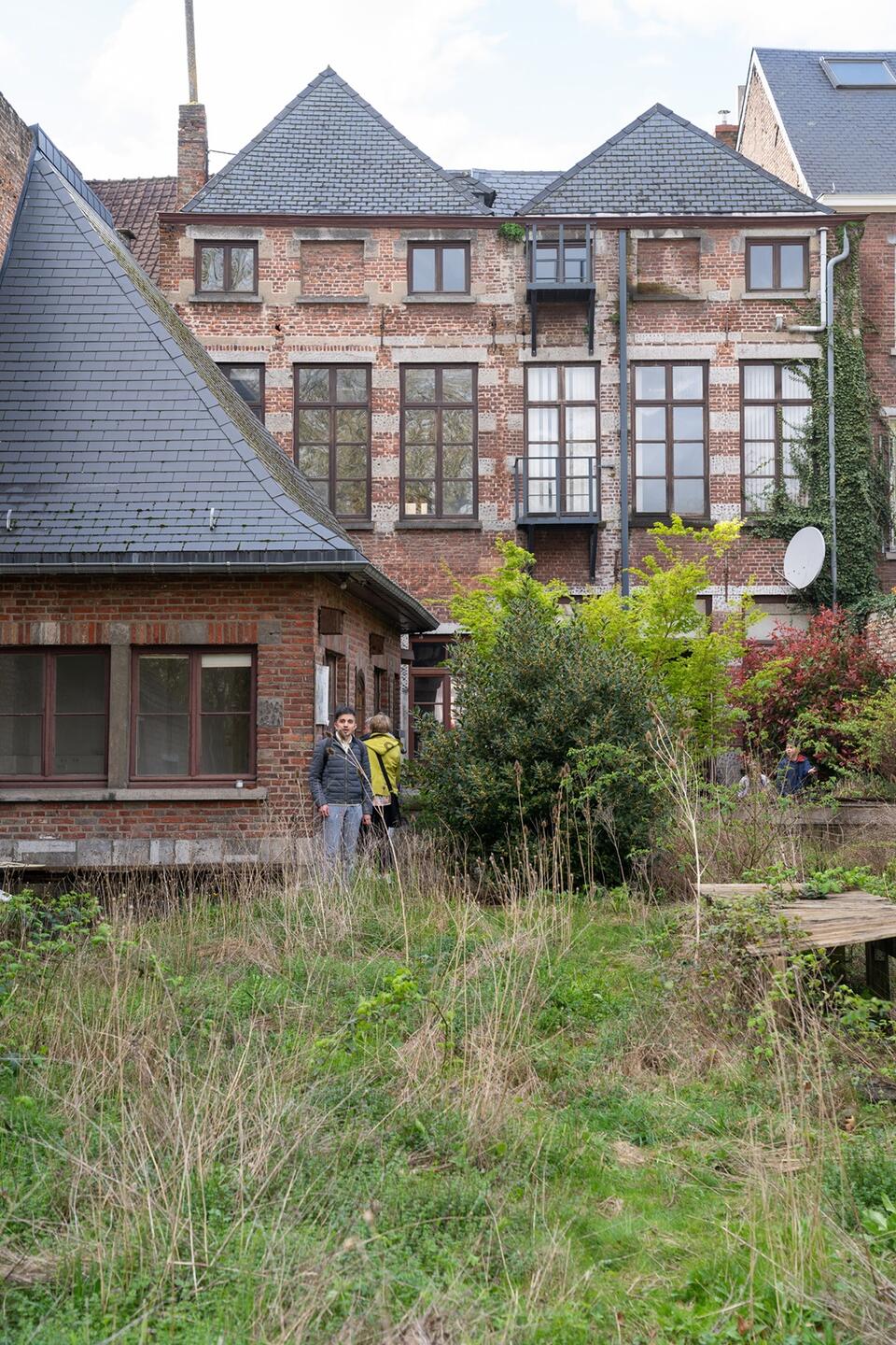 vue arrière de la P'tite Maison Folie