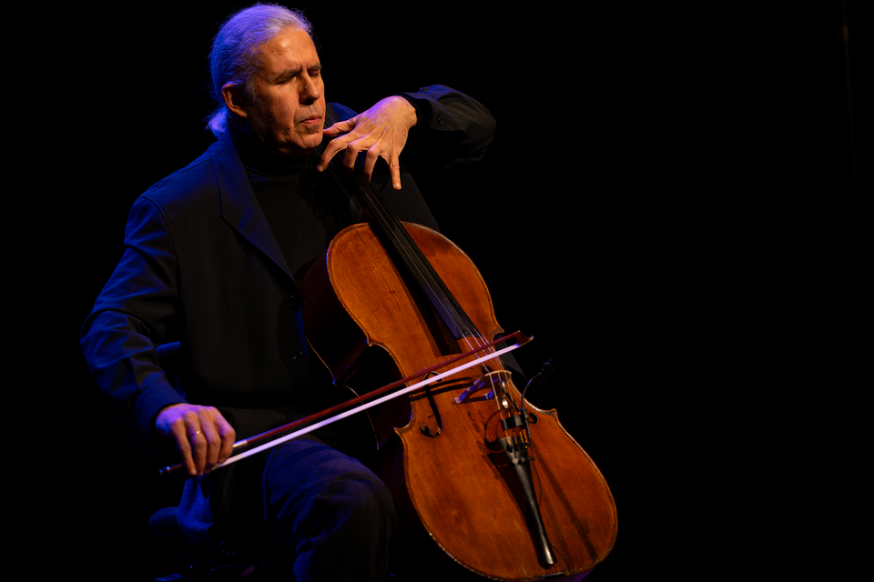 jean-paul dessy jouant du violoncelle