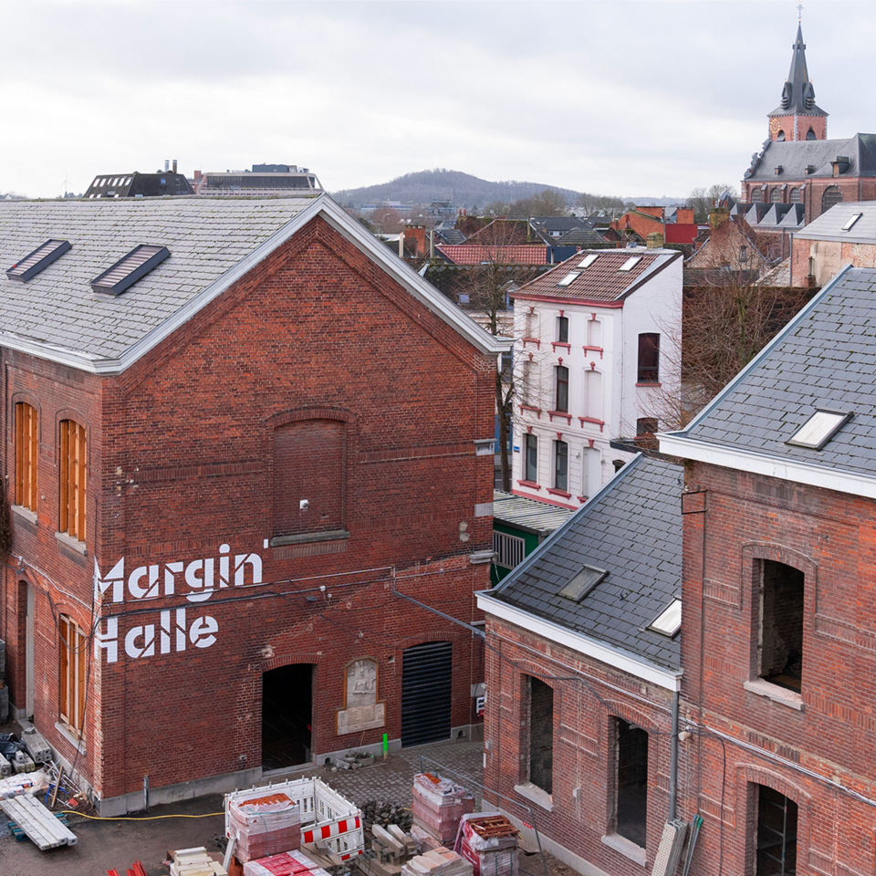 La maison Folie en travaux avec vue sur la ville de Mons