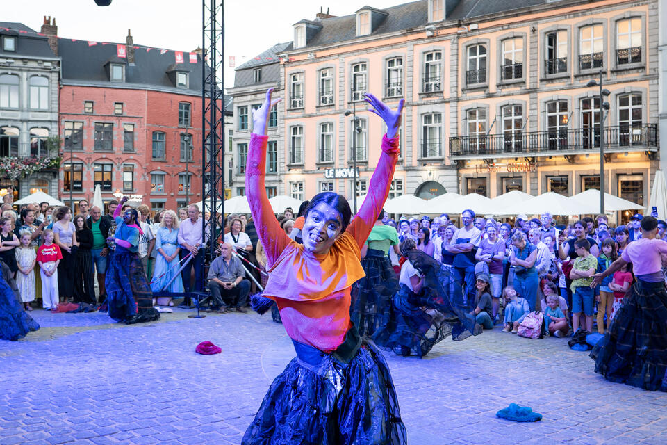 Festival au carré : les Ouinch Ouinch enflamment la Grand-Place de Mons