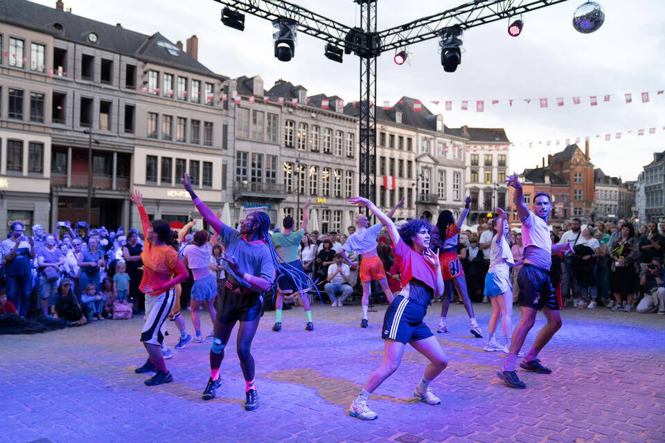 Festival au carré : les Ouinch Ouinch enflamment la Grand-Place de Mons