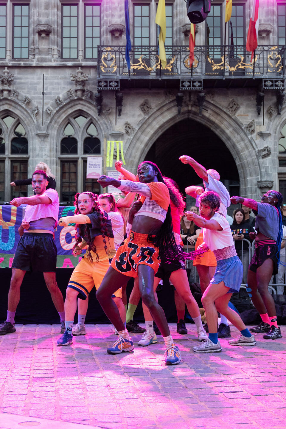 Festival au carré : les Ouinch Ouinch enflamment la Grand-Place de Mons