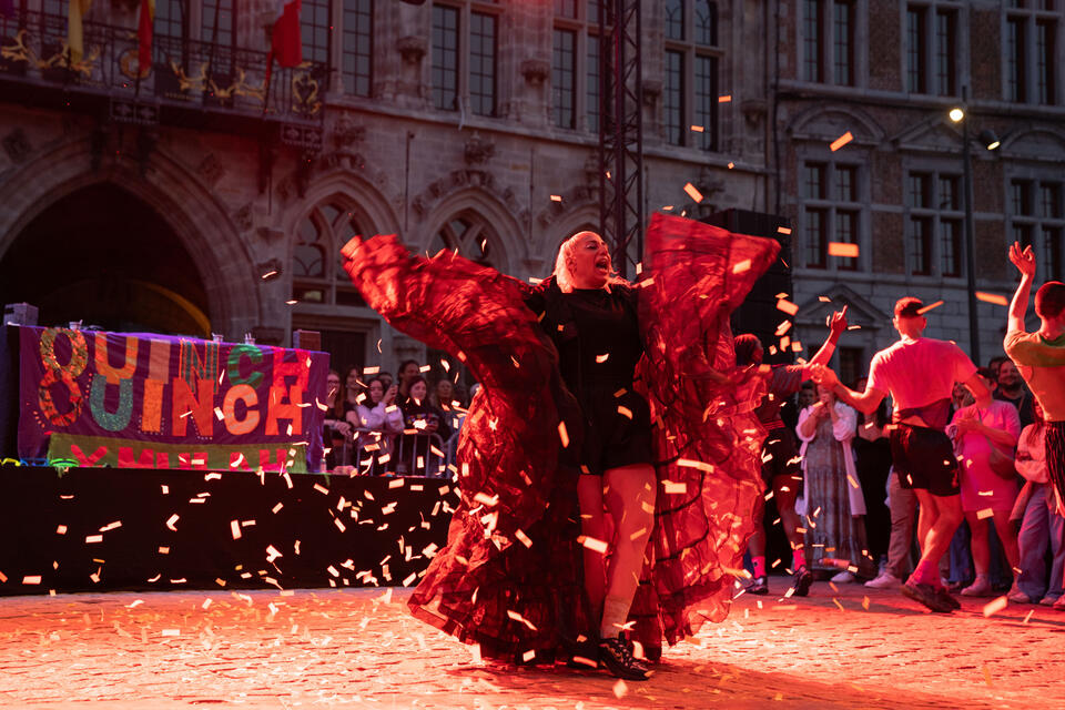 Festival au carré : les Ouinch Ouinch enflamment la Grand-Place de Mons